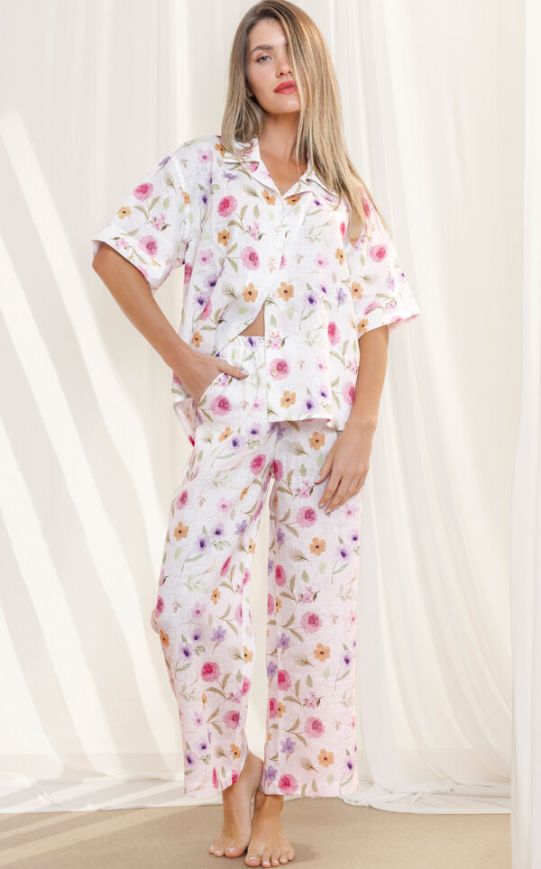 Pijama Americano Manga Curta com Capri Puro Linho Floral