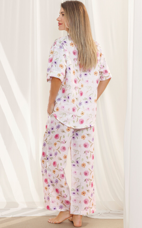 Pijama Americano Manga Curta com Capri Puro Linho Floral